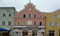Architekturbüro Englmeier | Fassadenänderung eines denkmalgechützen Geschäftshauses in Vilsbiburg